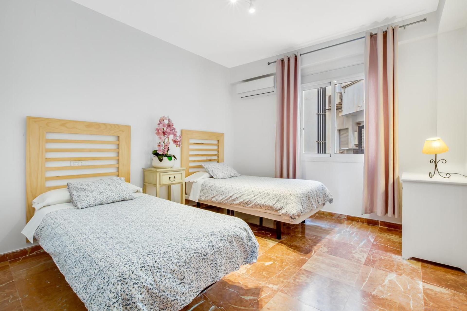 Apt Alameda De Colon Solo Familias Málaga Dış mekan fotoğraf