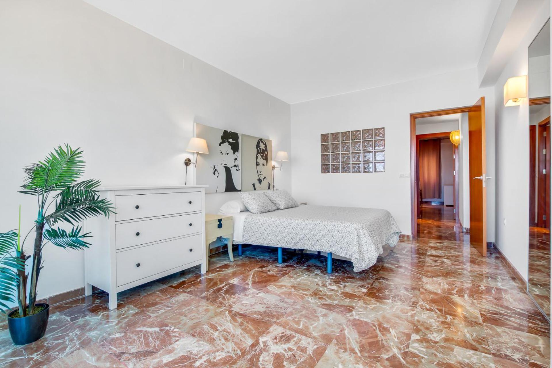 Apt Alameda De Colon Solo Familias Málaga Dış mekan fotoğraf